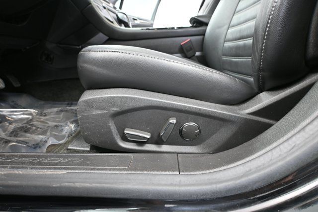 Used 2016 Ford Fusion SE w/ Equipment Group 202A FWD image 17