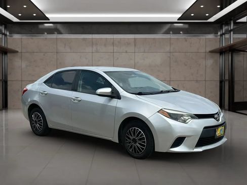 Used 2016 Toyota Corolla L FWD image 3
