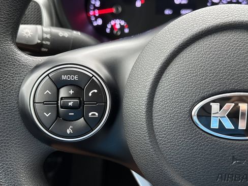 Used 2021 Kia Soul LX FWD image 17