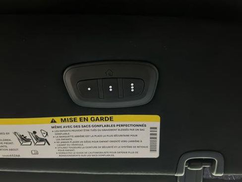 Used 2023 Chrysler Pacifica Pinnacle FWD image 45