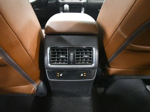 Used 2017 Subaru Outback 2.5i Touring AWD/4WD image 17