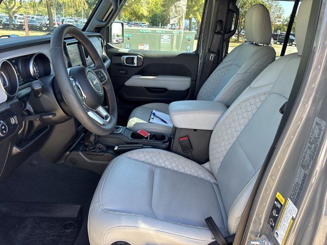 Used 2023 Jeep Gladiator Overland AWD/4WD image 16