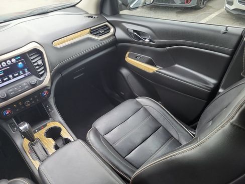 Used 2019 GMC Acadia Denali w/ Technology Package FWD image 9