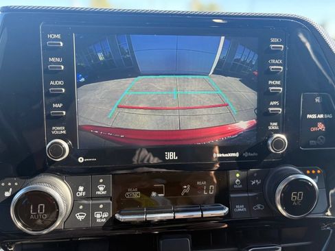 Used 2021 Toyota Highlander XSE AWD/4WD image 19