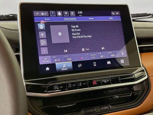 Certified 2024 Jeep Compass Limited image 23