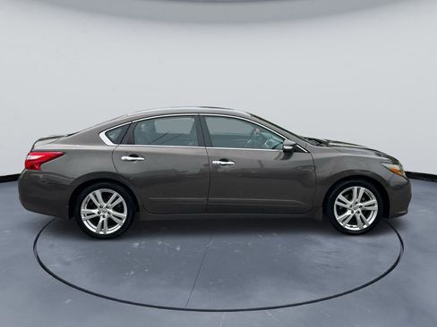 Used 2017 Nissan Altima 3.5 SL w/ 3.5SL Technology Package FWD image 8