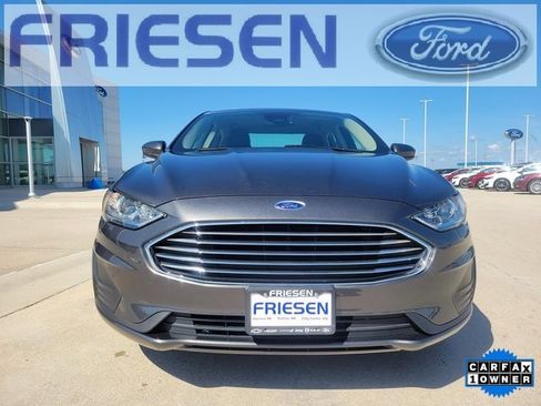 Used 2019 Ford Fusion SE image 2
