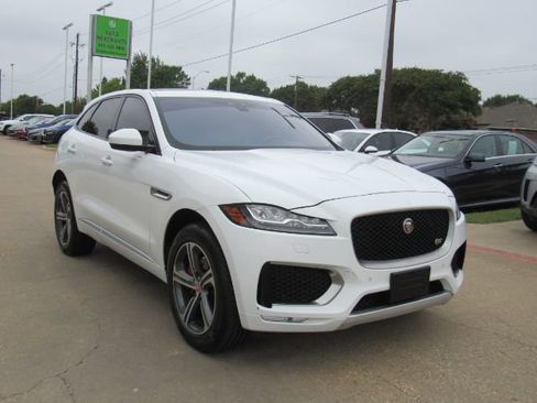 Used 2020 Jaguar F-PACE S image 4