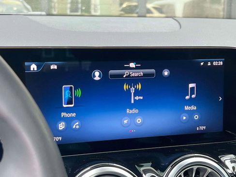 Used 2025 Mercedes-Benz GLA 250 4MATIC image 16