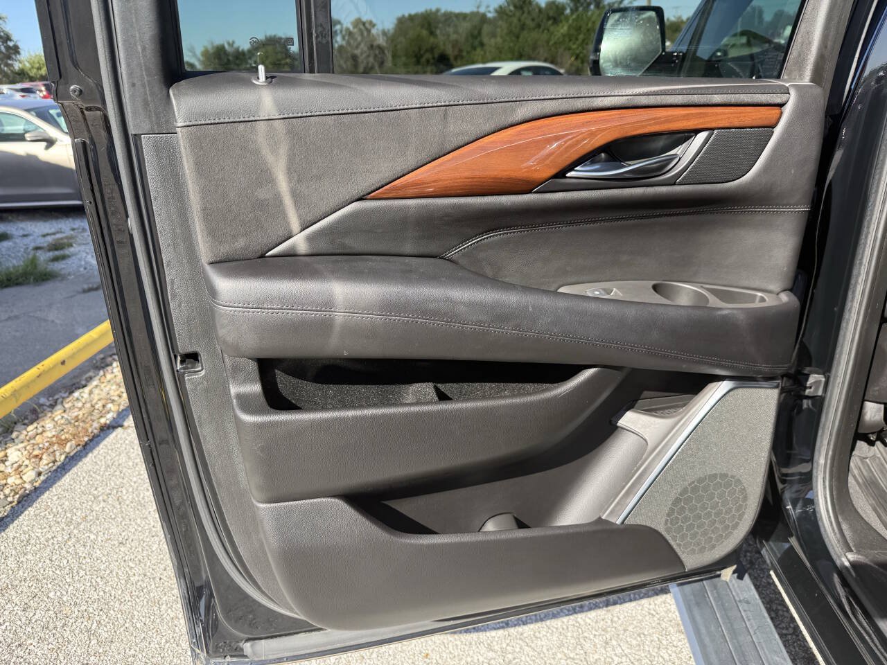 Used 2017 Cadillac Escalade ESV Premium Luxury AWD/4WD image 13