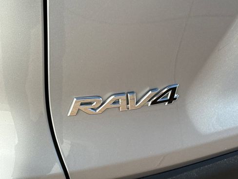 Used 2021 Toyota RAV4 LE w/ Carpet Mat Package (TMS) image 31