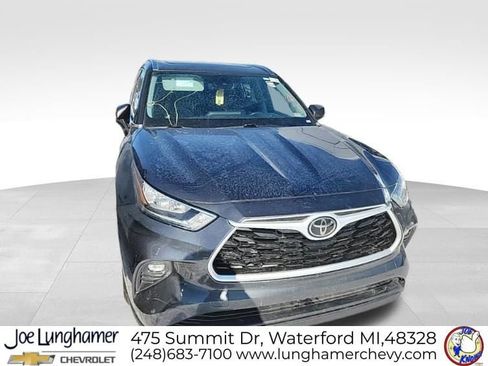 Used 2020 Toyota Highlander XLE image 2