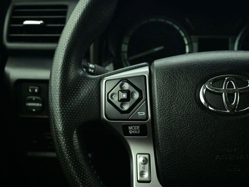 Used 2016 Toyota 4Runner Limited image 41