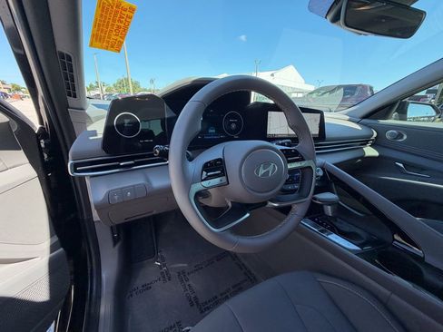 Used 2024 Hyundai Elantra SEL w/ Convenience Package FWD image 17