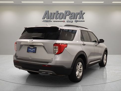 Used 2020 Ford Explorer XLT w/ Equipment Group 202A AWD/4WD image 9
