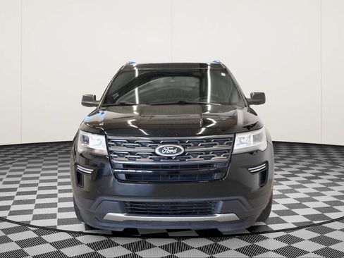 Used 2018 Ford Explorer XLT AWD/4WD image 2