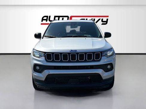 Used 2025 Jeep Compass Latitude AWD/4WD image 2
