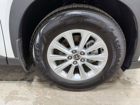 Used 2025 Toyota Grand Highlander XLE 8 passenger with Panoramic image 6