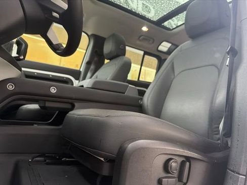 Used 2024 Land Rover Defender 110 S AWD/4WD image 9