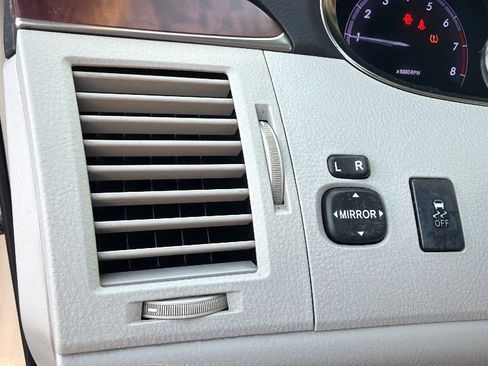 Used 2011 Toyota Avalon FWD image 14