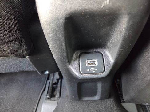 Used 2019 Jeep Renegade Latitude FWD image 9