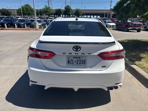 Used 2019 Toyota Camry SE image 4