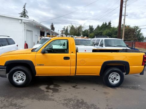 Used 2003 Chevrolet Silverado 2500 W/T RWD image 2