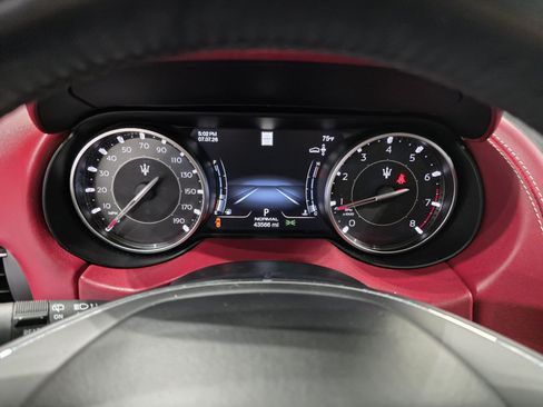 Used 2021 Maserati Levante GranLusso AWD/4WD image 15