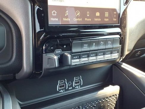 New 2026 RAM 2500 Big Horn AWD/4WD image 9