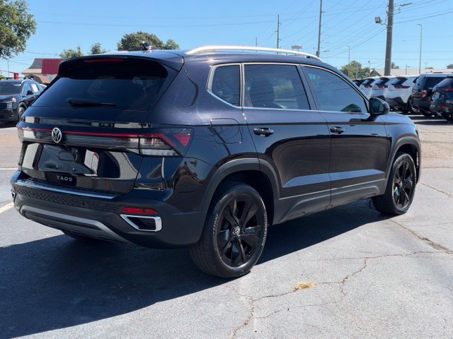 Used 2025 Volkswagen Taos SE FWD image 5