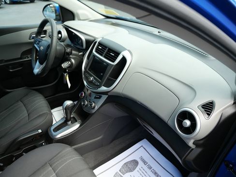 Used 2018 Chevrolet Sonic LT FWD image 30