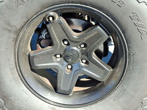 Used 2016 Jeep Wrangler Unlimited Rubicon image 8