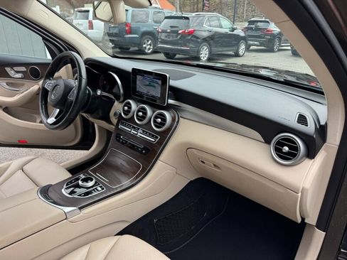 Used 2018 Mercedes-Benz GLC 300 4MATIC w/ Premium Package image 50