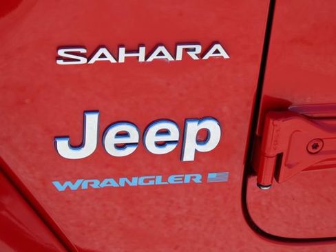Used 2024 Jeep Wrangler Unlimited Sahara AWD/4WD image 8
