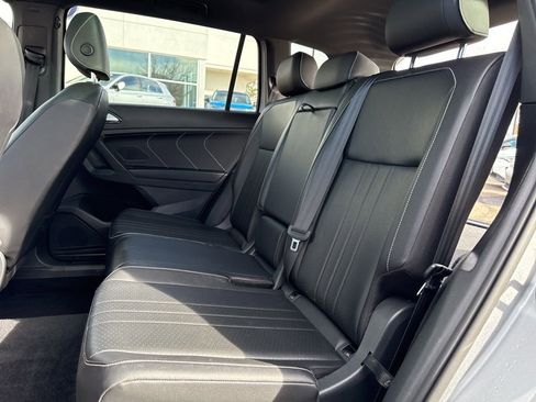 Certified 2022 Volkswagen Tiguan SE R-Line image 25