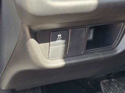 Used 2025 Honda HR-V LX image 17