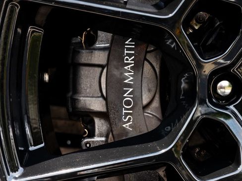 Used 2021 Aston Martin DBX AWD/4WD image 11