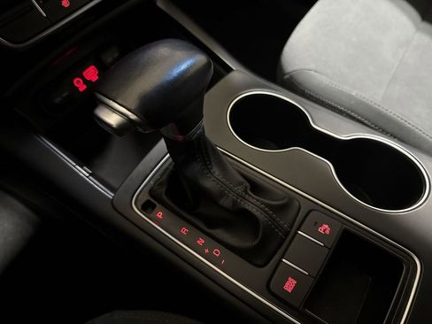 Used 2019 Kia Sorento LX w/ LX Convenience Package image 17