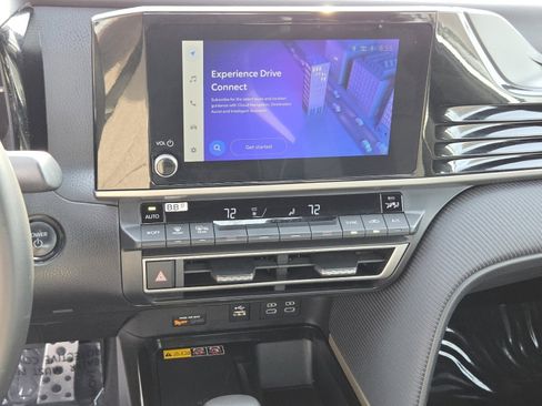 Used 2025 Toyota Camry SE image 29