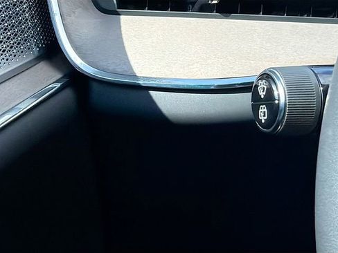 Used 2025 Volvo EX90 Ultra image 33