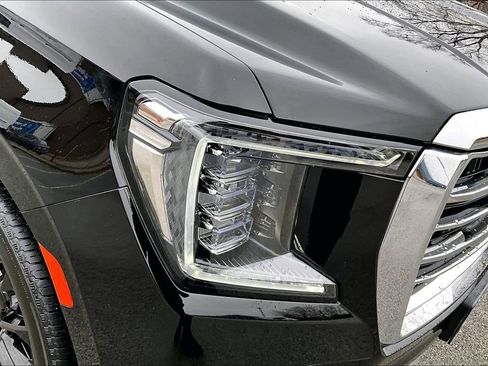 Used 2023 GMC Yukon XL SLT w/ SLT Premium Package image 29