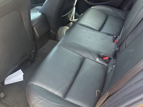 Used 2019 MAZDA MAZDA3 Hatchback w/ Preferred Package FWD image 6