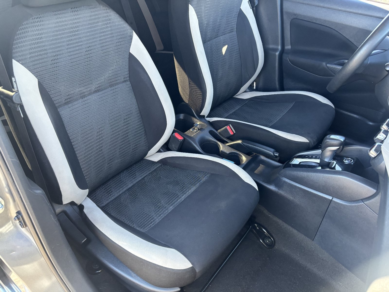 Used 2021 Nissan Versa SV FWD image 10