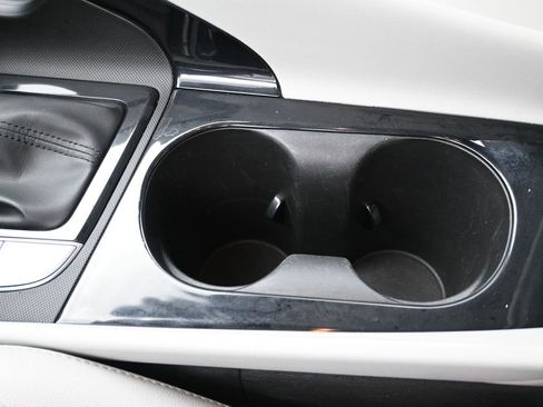 Used 2024 Hyundai Elantra Limited image 17