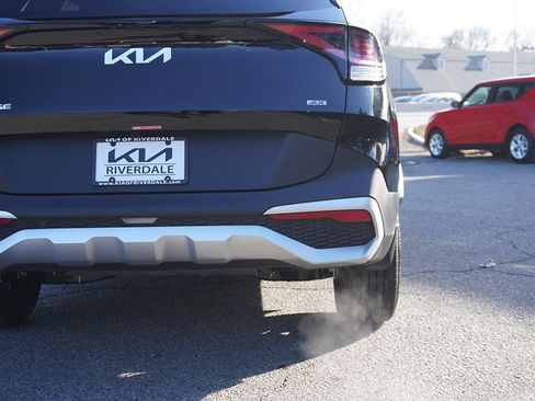 Used 2025 Kia Sportage EX image 17