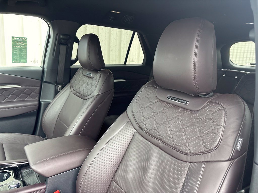 Used 2026 Ford Explorer Platinum w/ LUX Leather Package AWD/4WD image 22