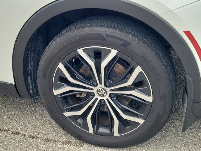 Used 2023 Toyota Crown AWD/4WD image 9