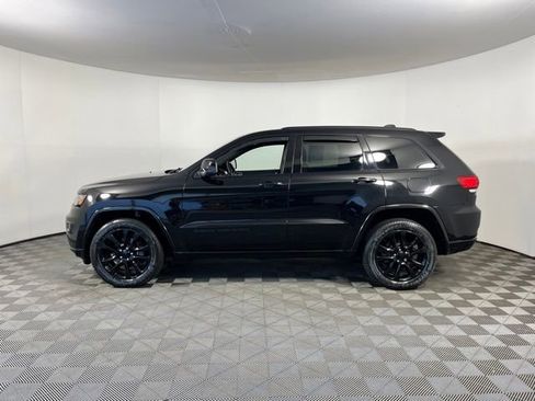 Used 2019 Jeep Grand Cherokee Altitude AWD/4WD image 4