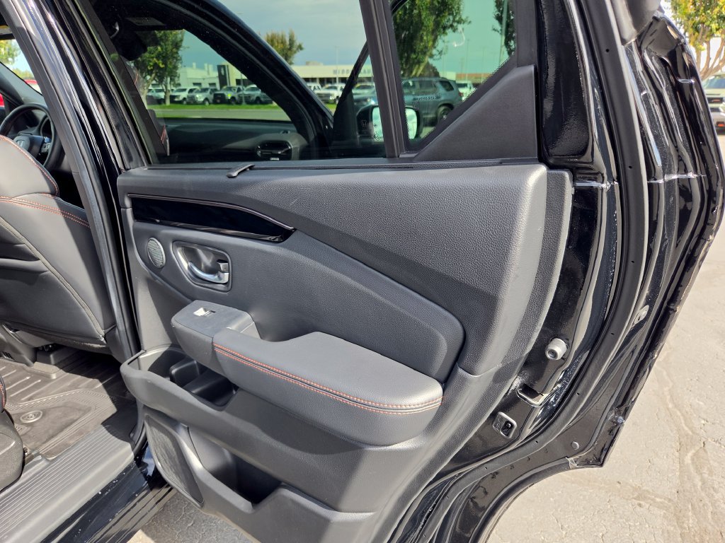 Used 2025 Honda Pilot TrailSport image 20