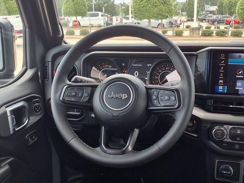 Used 2026 Jeep Gladiator Rubicon AWD/4WD image 16